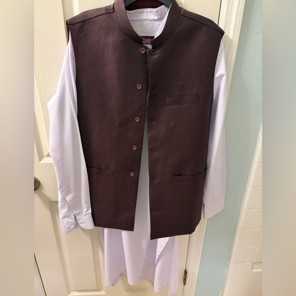 Men’s Pakistani cotton shalwar kameez size large with Plum xl satin silky vest